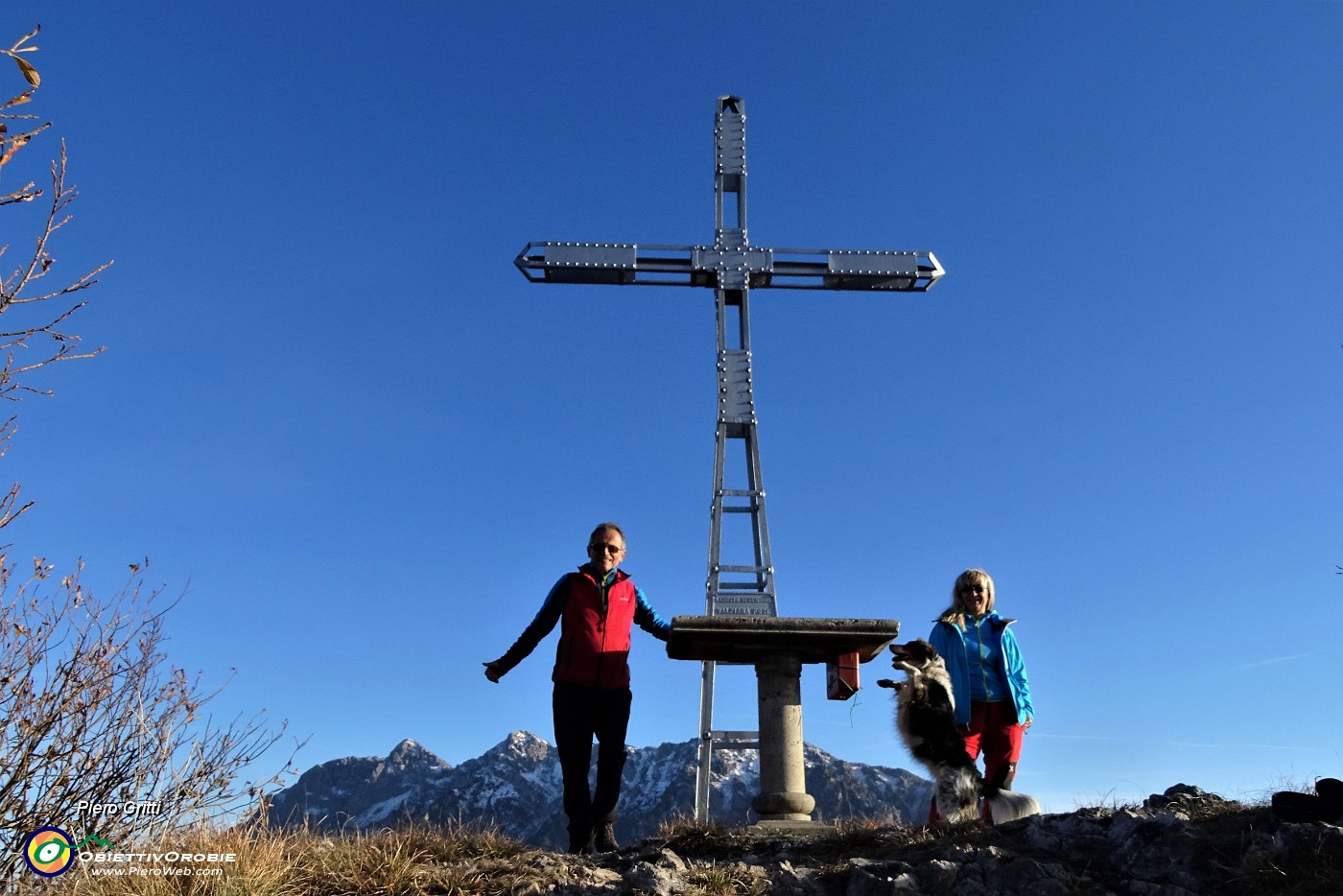 32 Alla croce del Monte Castello (1425 m).JPG